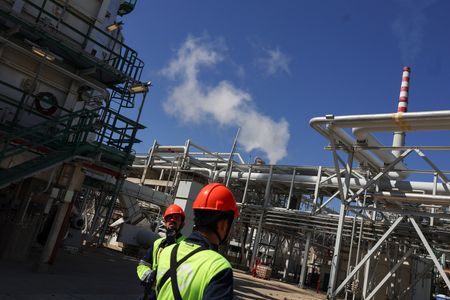 tagreuters.com2025binary_LYNXNPEL2O0UA-VIEWIMAGE