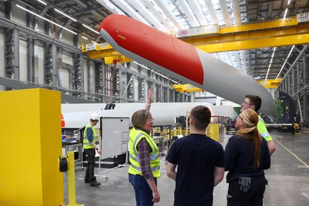 tagreuters.com2025binary_LYNXNPEL520NZ-VIEWIMAGE