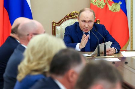 tagreuters.com2025binary_LYNXNPEL8E0NV-VIEWIMAGE