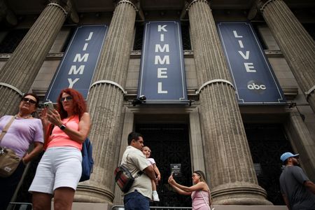 tagreuters.com2025binary_LYNXNPEL8H021-VIEWIMAGE