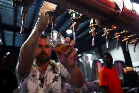 tagreuters.com2025binary_LYNXNPEL8N08N-VIEWIMAGE