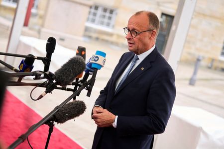 tagreuters.com2025binary_LYNXNPEL91049-VIEWIMAGE