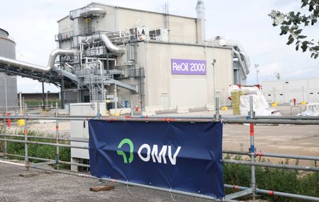 tagreuters.com2025binary_LYNXNPEL950U2-VIEWIMAGE