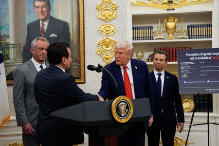 tagreuters.com2025binary_LYNXNPEL9B06U-VIEWIMAGE