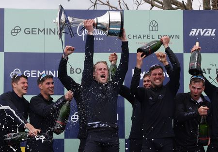 tagreuters.com2022binary_LYNXNPEI320AW-VIEWIMAGE