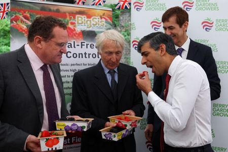 tagreuters.com2024binary_LYNXMPEK4D0EV-VIEWIMAGE