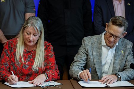 tagreuters.com2024binary_LYNXNPEK390KJ-VIEWIMAGE