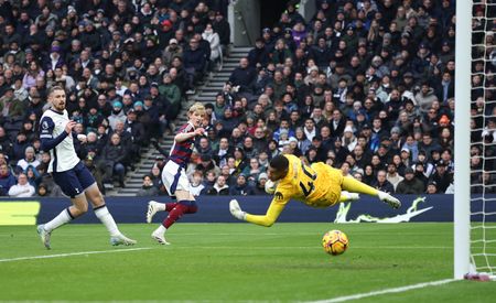 tagreuters.com2025binary_LYNXMPEL0304B-VIEWIMAGE