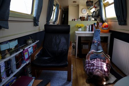 tagreuters.com2025binary_LYNXMPEL3F06R-VIEWIMAGE