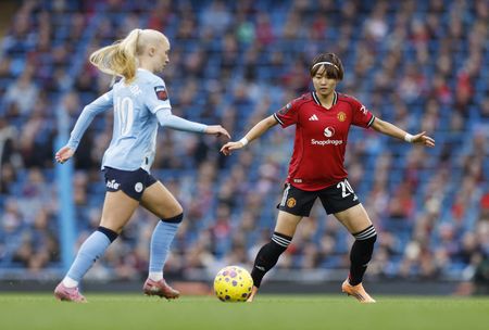 tagreuters.com2025binary_LYNXMPELAE071-VIEWIMAGE