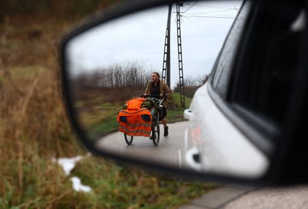 tagreuters.com2025binary_LYNXMPELAP0KZ-VIEWIMAGE