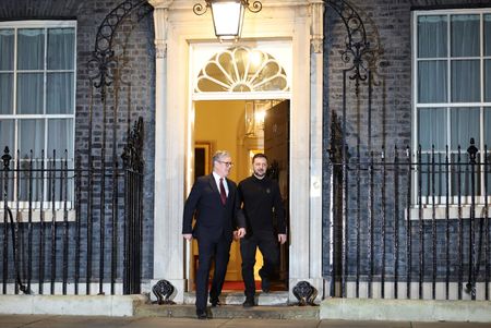 tagreuters.com2025binary_LYNXNPEL2015U-VIEWIMAGE