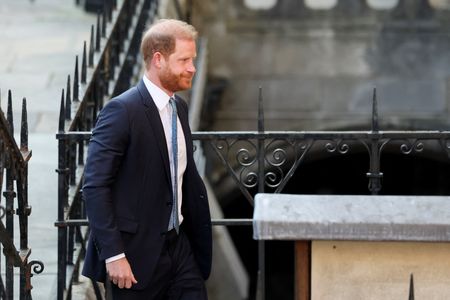 tagreuters.com2025binary_LYNXNPEL370C4-VIEWIMAGE