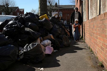 tagreuters.com2025binary_LYNXNPEL380UW-VIEWIMAGE