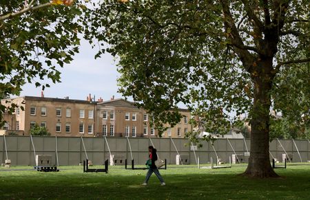 tagreuters.com2025binary_LYNXNPEL8E0JN-VIEWIMAGE