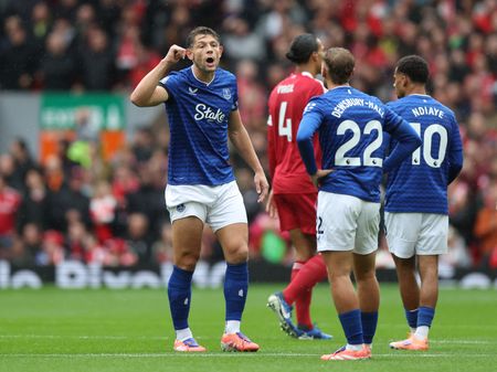 tagreuters.com2025binary_LYNXNPEL8J073-VIEWIMAGE