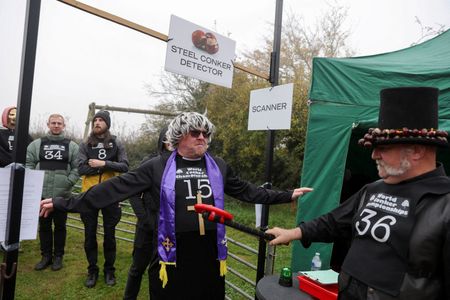 tagreuters.com2025binary_LYNXNPEL9B098-VIEWIMAGE