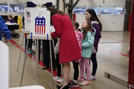 tagreuters.com2022binary_LYNXMPEIA70KU-VIEWIMAGE