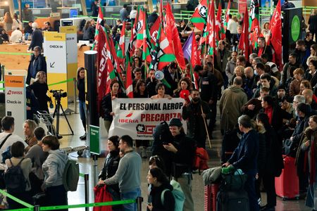 tagreuters.com2024binary_LYNXMPEK040AL-VIEWIMAGE