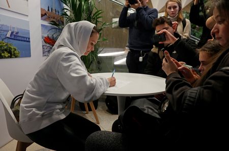 tagreuters.com2024binary_LYNXMPEK0J04X-VIEWIMAGE