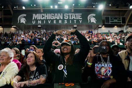 tagreuters.com2024binary_LYNXMPEKA300K-VIEWIMAGE