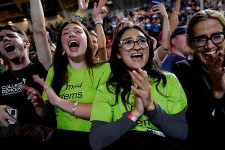 tagreuters.com2024binary_LYNXMPEKA300L-VIEWIMAGE