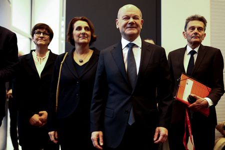 tagreuters.com2024binary_LYNXMPEKBF0ET-VIEWIMAGE