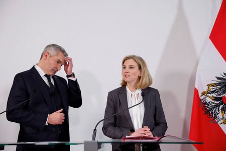 tagreuters.com2024binary_LYNXMPEKBG0QX-VIEWIMAGE