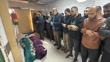 tagreuters.com2024binary_LYNXMPEKBH0J7-VIEWIMAGE