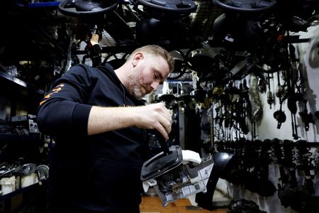 tagreuters.com2024binary_LYNXMPEKBN09A-VIEWIMAGE