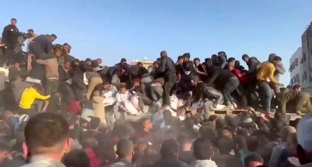 tagreuters.com2024binary_LYNXNPEK2200F-VIEWIMAGE