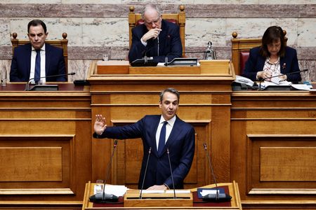 tagreuters.com2024binary_LYNXNPEK270CE-VIEWIMAGE