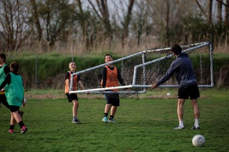 tagreuters.com2024binary_LYNXNPEK390CZ-VIEWIMAGE