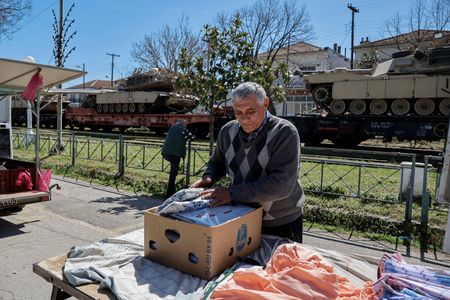 tagreuters.com2024binary_LYNXNPEK390DB-VIEWIMAGE