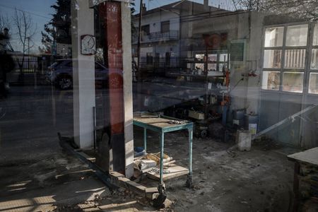 tagreuters.com2024binary_LYNXNPEK390DP-VIEWIMAGE