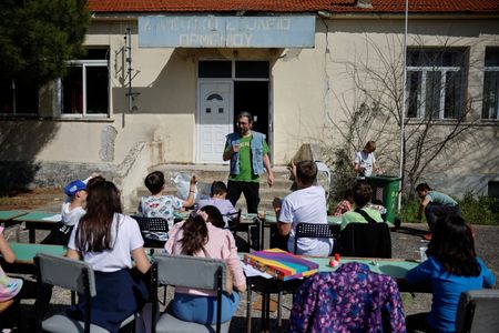 tagreuters.com2024binary_LYNXNPEK390DX-VIEWIMAGE