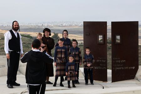 tagreuters.com2025binary_LYNXMPEL0403B-VIEWIMAGE