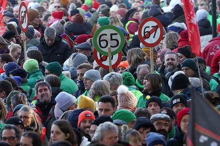 tagreuters.com2025binary_LYNXMPEL0C08U-VIEWIMAGE