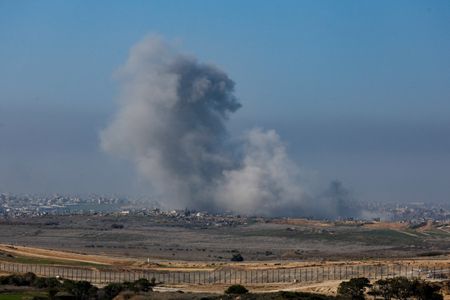 tagreuters.com2025binary_LYNXMPEL0C0HB-VIEWIMAGE