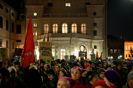 tagreuters.com2025binary_LYNXMPEL130ZZ-VIEWIMAGE