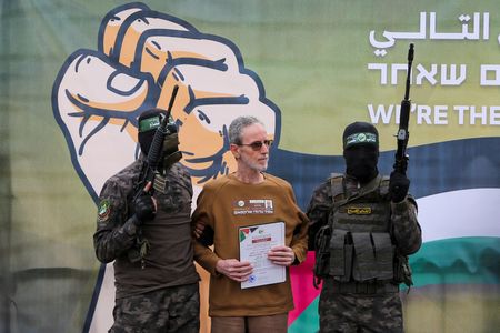 tagreuters.com2025binary_LYNXMPEL17038-VIEWIMAGE