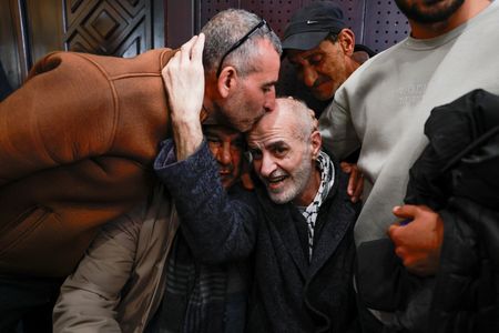 tagreuters.com2025binary_LYNXMPEL17049-VIEWIMAGE