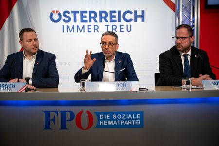 tagreuters.com2025binary_LYNXMPEL1C0HV-VIEWIMAGE