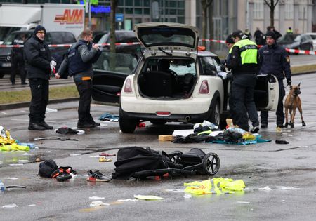 tagreuters.com2025binary_LYNXMPEL1C0SH-VIEWIMAGE