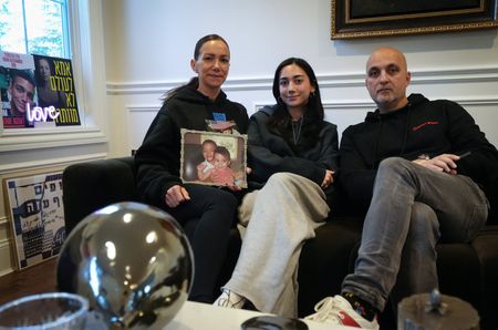 tagreuters.com2025binary_LYNXMPEL28038-VIEWIMAGE