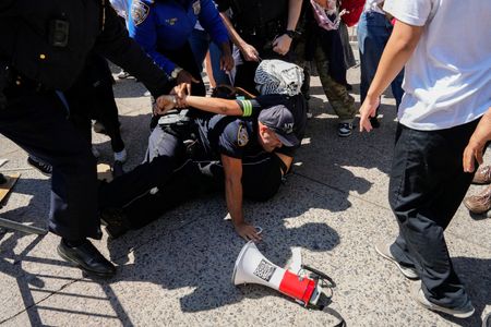 tagreuters.com2025binary_LYNXMPEL2807H-VIEWIMAGE