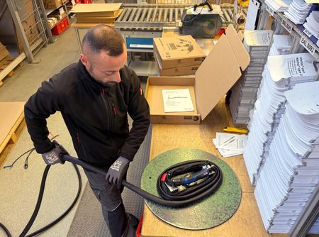 tagreuters.com2025binary_LYNXMPEL290F8-VIEWIMAGE