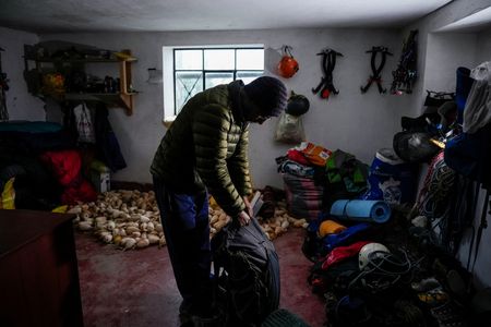 tagreuters.com2025binary_LYNXMPEL2E054-VIEWIMAGE