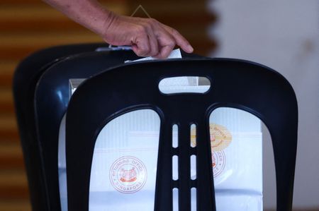 tagreuters.com2025binary_LYNXMPEL42011-VIEWIMAGE