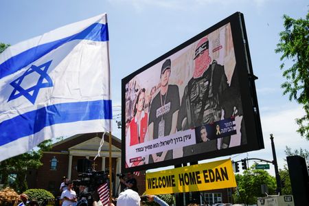 tagreuters.com2025binary_LYNXMPEL4B0Q9-VIEWIMAGE